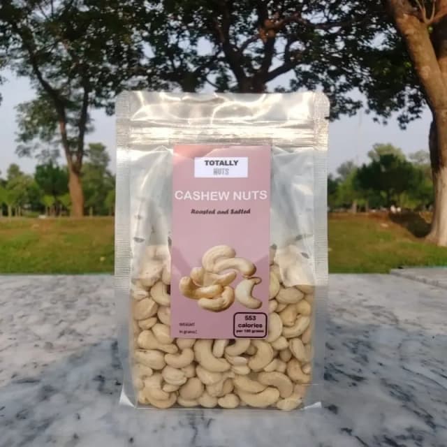 TOTALLY NUTS Cashew Nuts Roasted and Salted