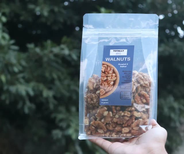 TOTALLY NUTS Walnuts Roasted and Salted